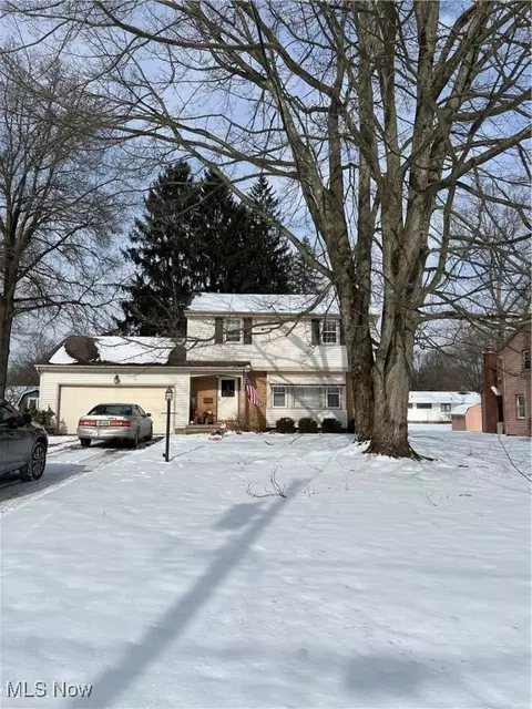 3424 Tall Oaks Ln, Youngstown, OH 44511