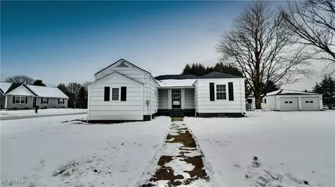 105 12th St NW, Strasburg, OH 44680