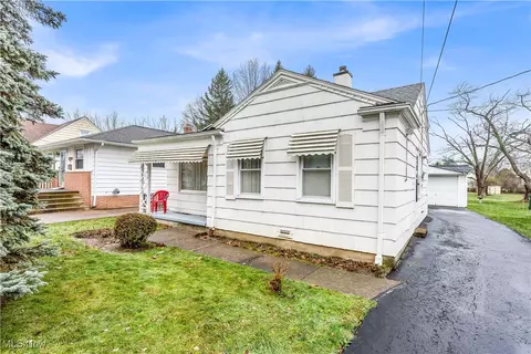 1214 Lander Rd, Mayfield Heights, OH 44124