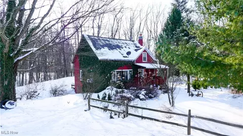 11123 Center Rd, Garrettsville, OH 44231