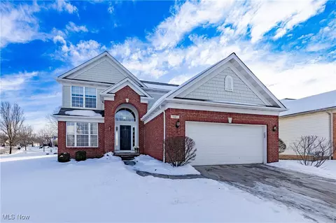 347 Lexington Cir, Broadview Heights, OH 44147
