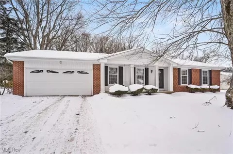 2104 Crestdale Dr, Stow, OH 44224