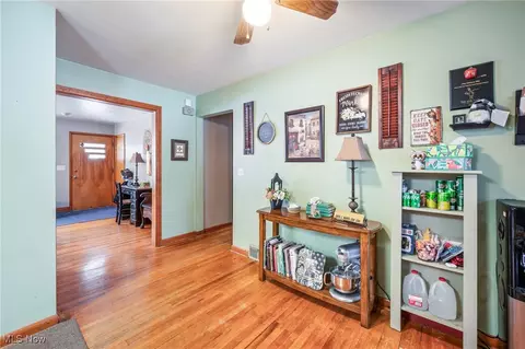 Entry Way - 7366 Hitchcock Rd, Boardman, OH 44512 photo 1 of 3