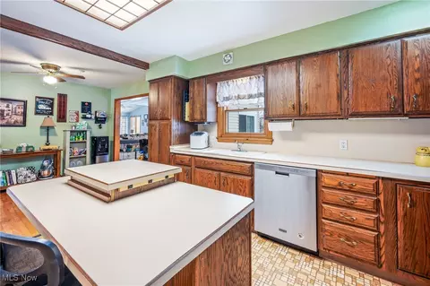 Kitchen - 7366 Hitchcock Rd, Boardman, OH 44512 photo 2 of 2