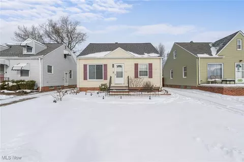 8320 Chesterfield Ave, Parma, OH 44129
