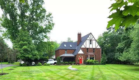 1230 Riverside Dr, Painesville, OH 44077