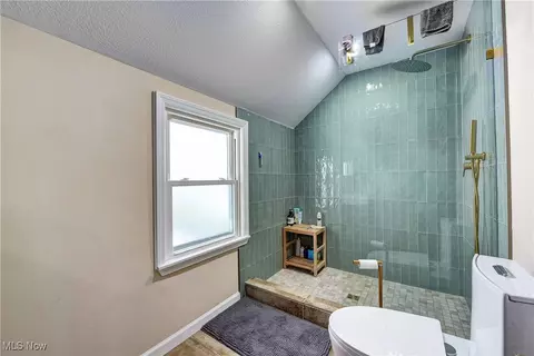 Bath - 111 E 216th St, Euclid, OH 44123 photo 2 of 7