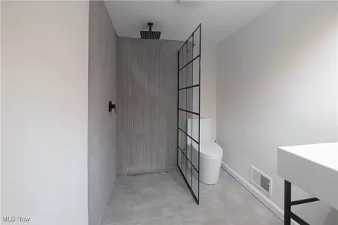 Bath - 111 E 216th St, Euclid, OH 44123 photo 5 of 7