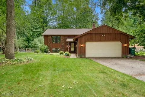 9050 Bluejay Ln, Mentor, OH 44060