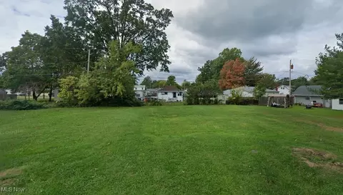 260 Delamere Rd, Vermilion, OH 44089