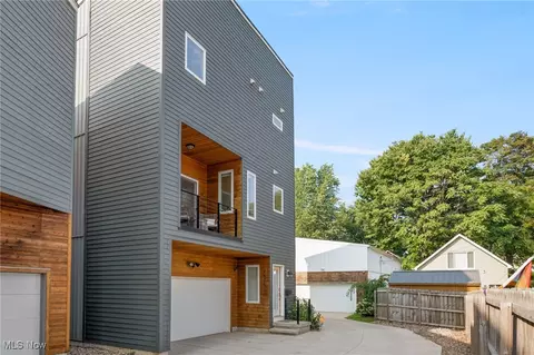 2475 Tremont Ave, Cleveland, OH 44113