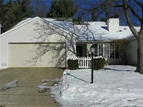 16564 Lake Circle Dr, Strongsville, OH 44136