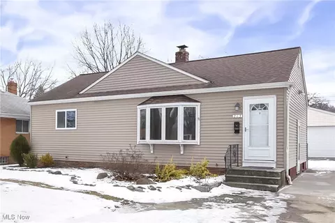 213 Gayle Dr, Sheffield Lake, OH 44054