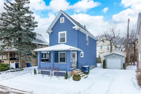 1560 Olivewood Ave, Lakewood, OH 44107