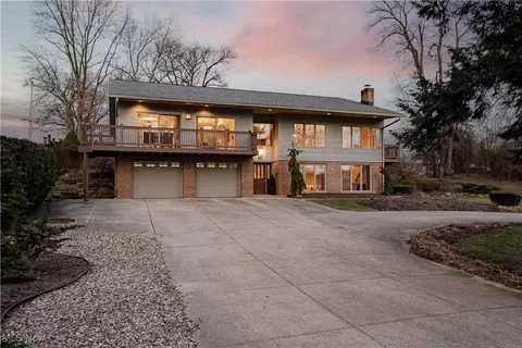 3707 Random Dr, Akron, OH 44319 photo 2