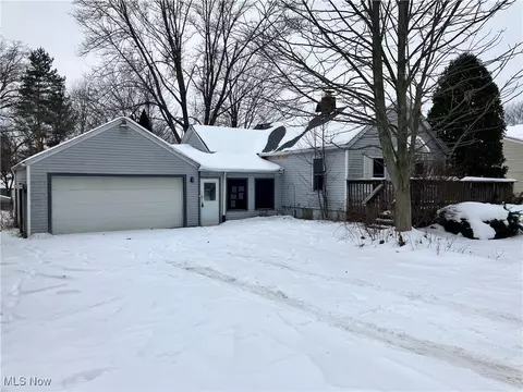 4566 Fishcreek Rd, Stow, OH 44224