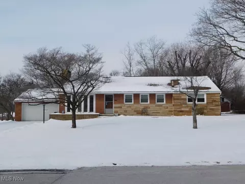 135 S Marion Ave, Louisville, OH 44641