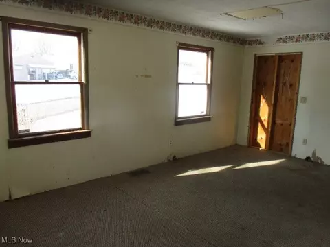 Living - 466 Thomas Rd, Lisbon, OH 44432 photo 1 of 2