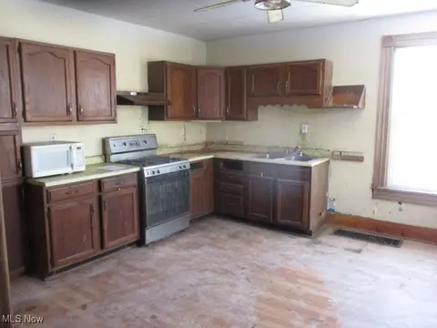 Kitchen - 466 Thomas Rd, Lisbon, OH 44432 photo 1 of 1