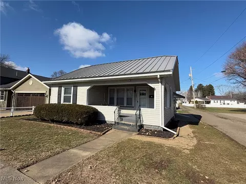 743 Park Ave NW, New Philadelphia, OH 44663