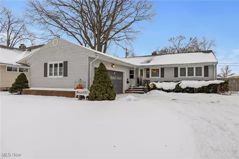 209 Yale Ave, Elyria, OH 44035