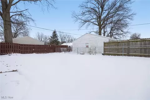 Exterior - 704 Concord Ave, Elyria, OH 44035 photo 5 of 8