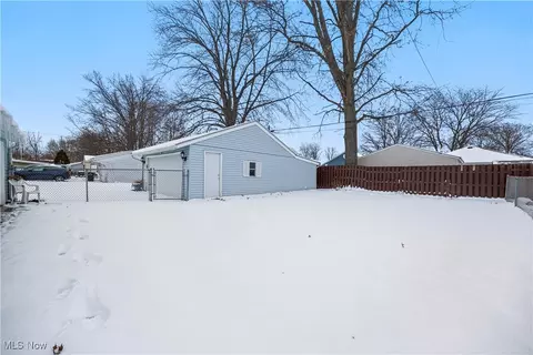 Exterior - 704 Concord Ave, Elyria, OH 44035 photo 6 of 8