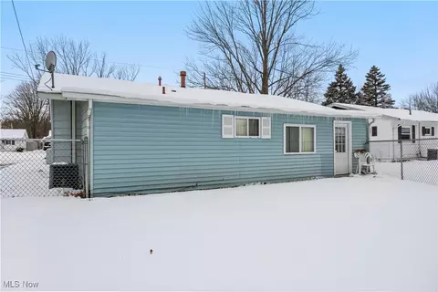 Exterior - 704 Concord Ave, Elyria, OH 44035 photo 4 of 8