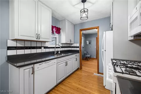 Kitchen - 704 Concord Ave, Elyria, OH 44035 photo 2 of 5