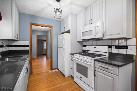 Kitchen - 704 Concord Ave, Elyria, OH 44035 photo 3 of 5