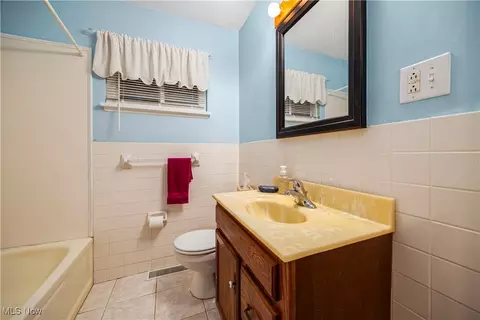 Bath - 704 Concord Ave, Elyria, OH 44035 photo 1 of 1