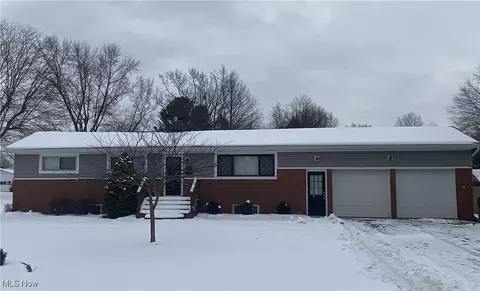 340 Greenbriar Dr, Tallmadge, OH 44278