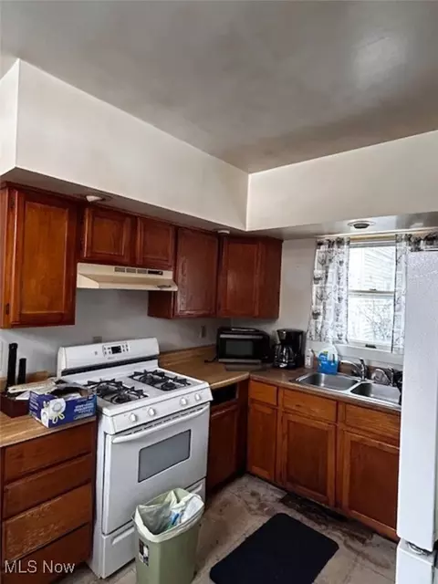 835 Chalker St, Akron, OH 44310 photo 5