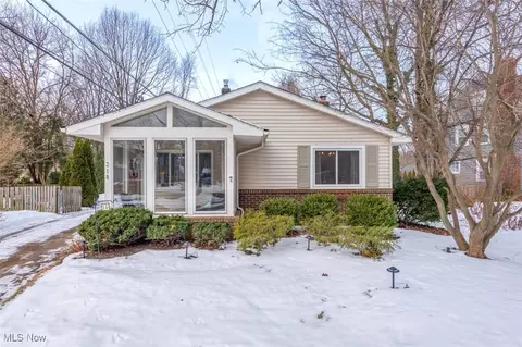 318 Bayview Rd, Bay Village, OH 44140