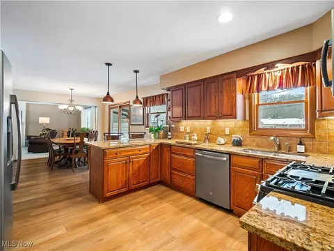 816 Washington Ave, Elyria, OH 44035 photo 13