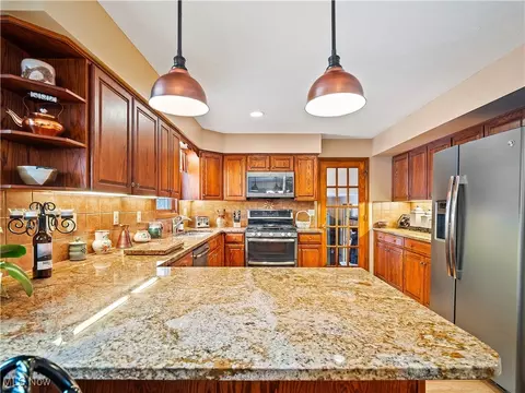 816 Washington Ave, Elyria, OH 44035 photo 12