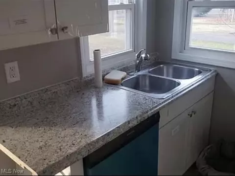 Kitchen - 1413 Druid Dr, Copley, OH 44321 photo 2 of 2
