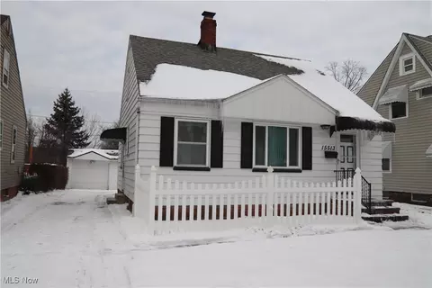 15513 Fernway Dr, Maple Heights, OH 44137