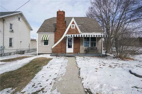814 Rayon Dr, Parkersburg, WV 26101