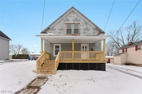 320 Jackson St, Hubbard, OH 44425