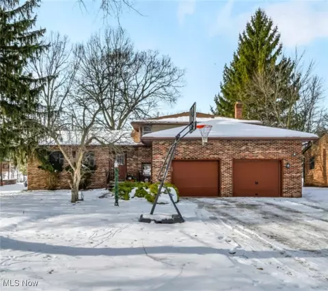 8854 Big Creek Pkwy, Strongsville, OH 44149
