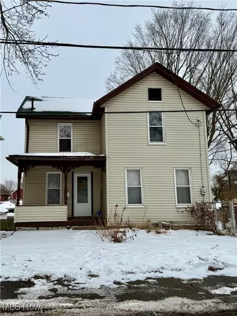 26 10th St SW, Massillon, OH 44647