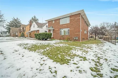 7877 Wainstead Dr, Parma, OH 44129