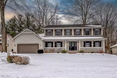 35100 Aspen Wood Ln, Willoughby, OH 44094