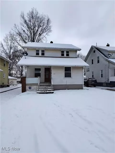 1545 Longfellow Ct NE, Warren, OH 44483