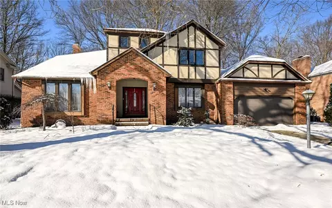 118 Lethbridge Cir, Akron, OH 44321