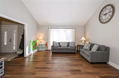 118 Lethbridge Cir, Akron, OH 44321 photo 5