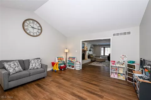 118 Lethbridge Cir, Akron, OH 44321 photo 6