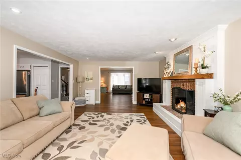 118 Lethbridge Cir, Akron, OH 44321 photo 4