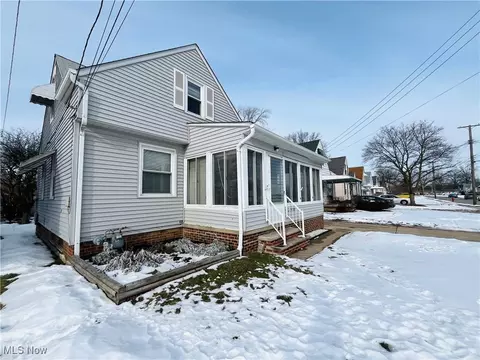 30009 Elgin Rd, Wickliffe, OH 44092 photo 2